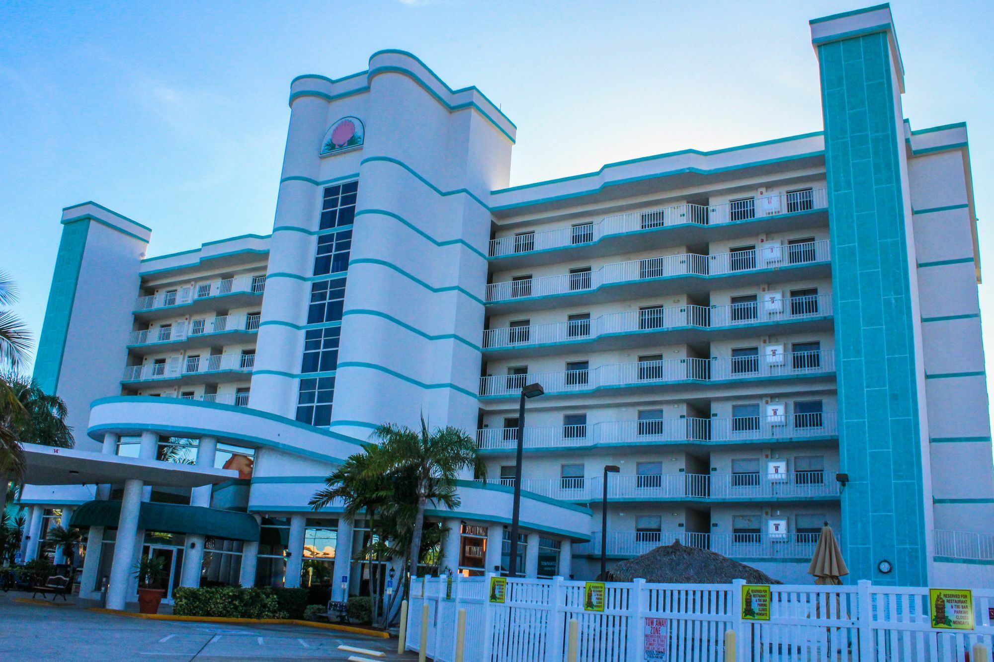 Discovery Beach Resort Cocoa Beach Exterior photo