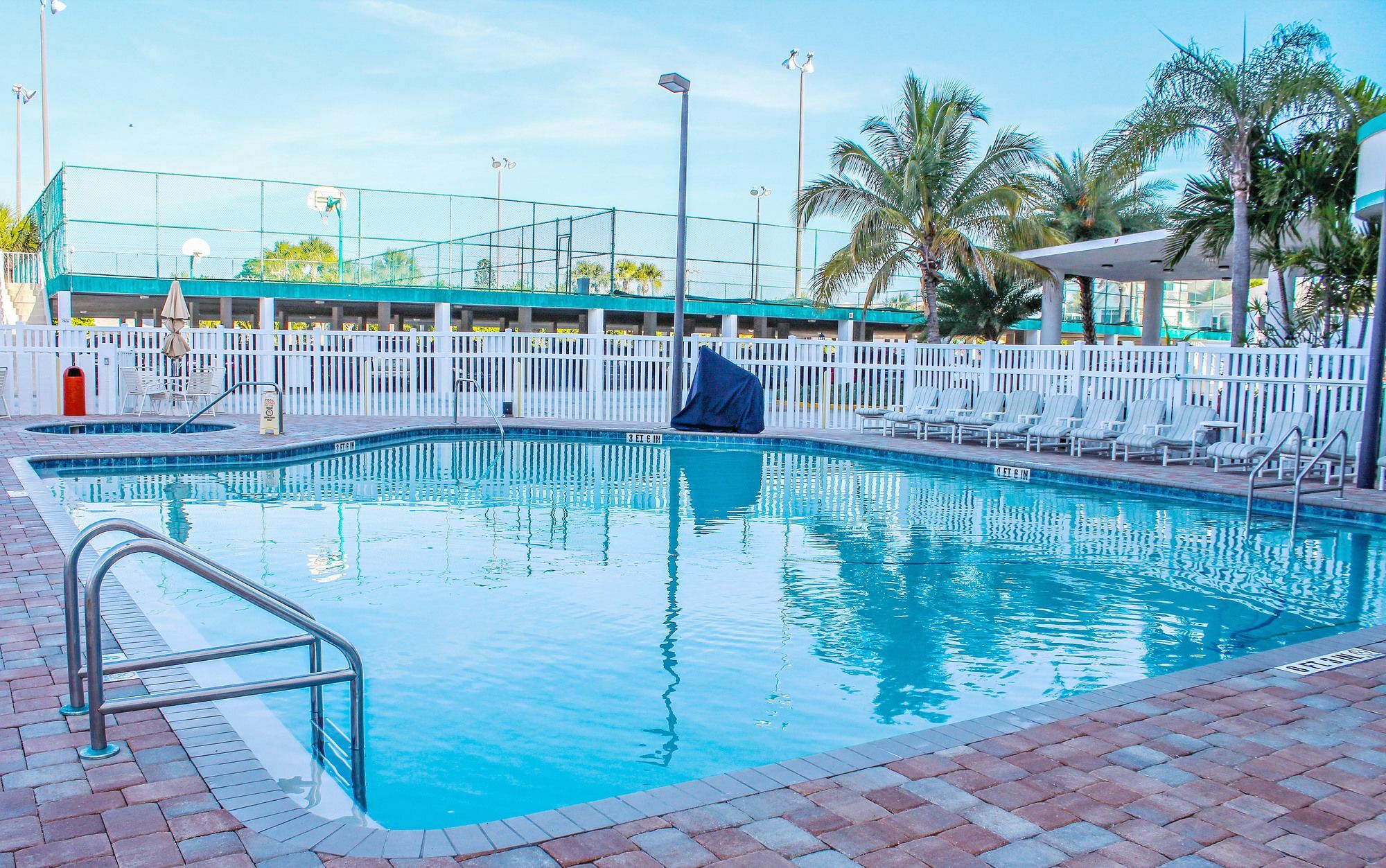 Discovery Beach Resort Cocoa Beach Exterior photo